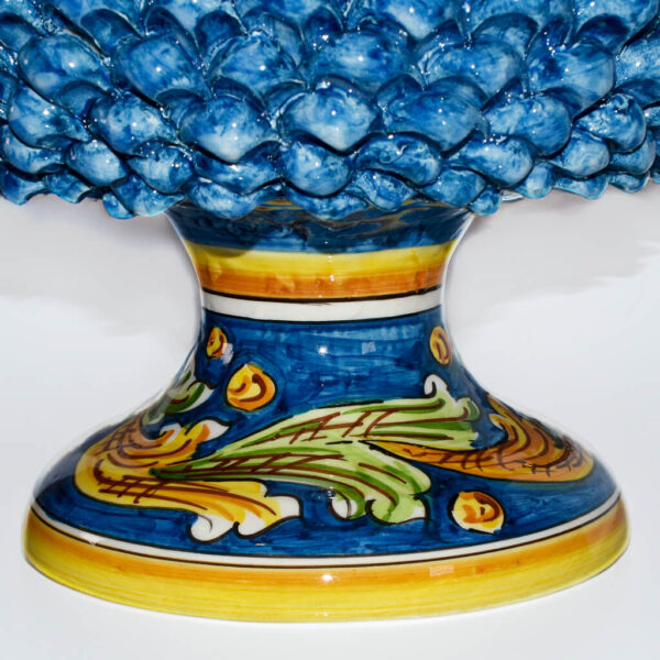 Vaso porta piante a pigna in ceramica di Caltagirone ornato blu